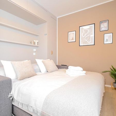 Appartement Bright 2Br - 8Th Floor, Balcony, Free Parking - By Gravity Prague Extérieur photo
