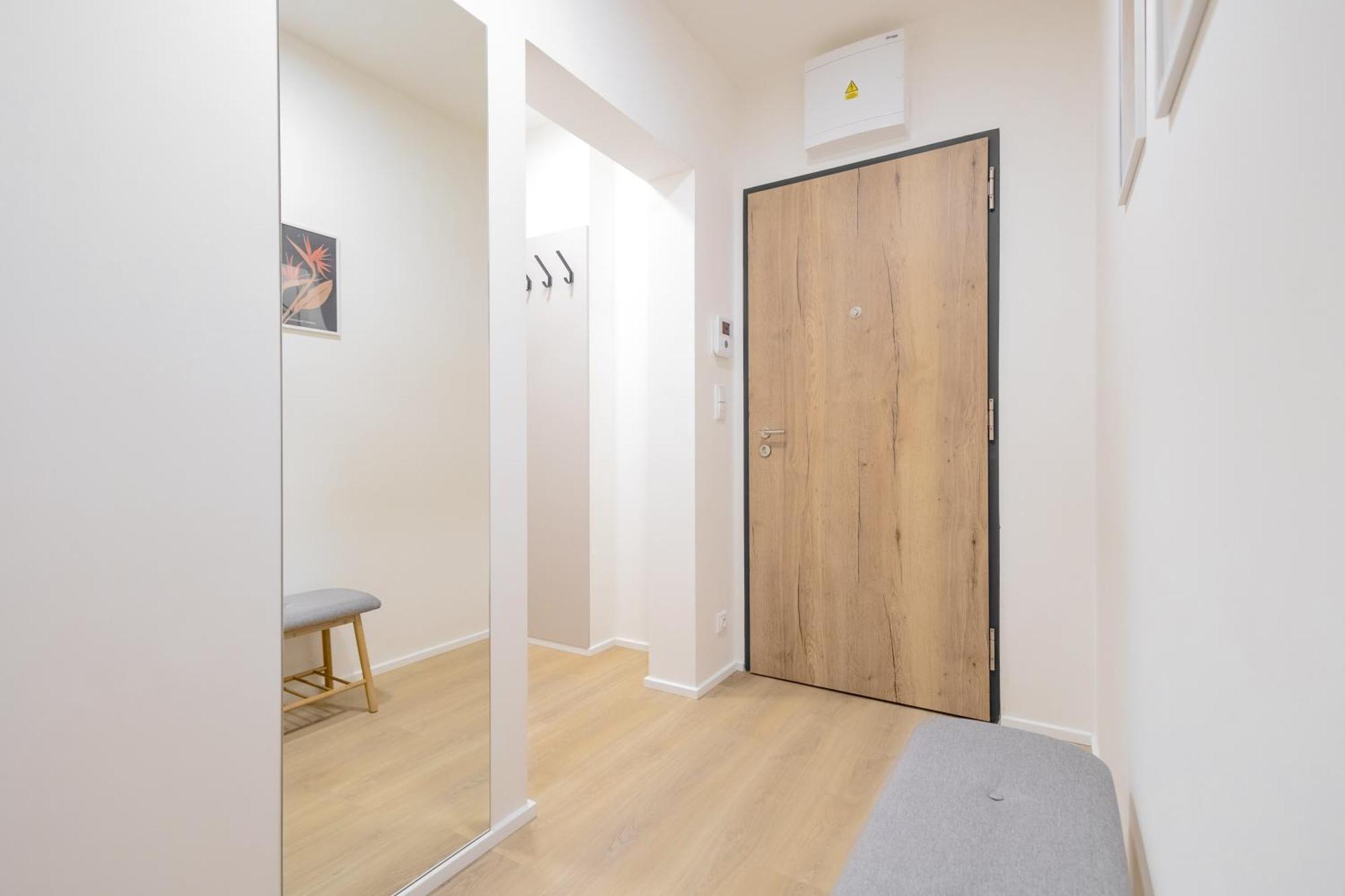 Appartement Bright 2Br - 8Th Floor, Balcony, Free Parking - By Gravity Prague Extérieur photo
