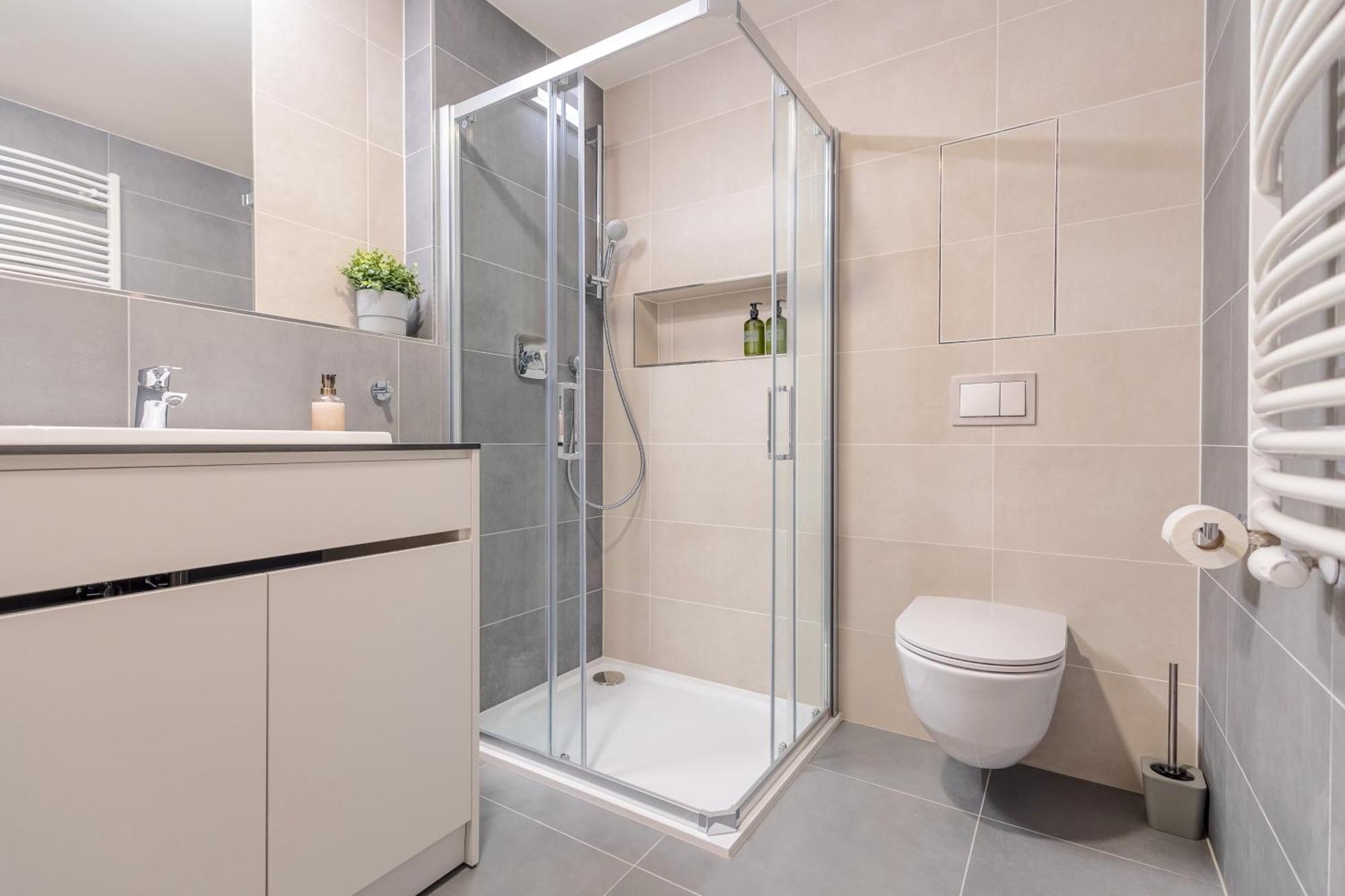Appartement Bright 2Br - 8Th Floor, Balcony, Free Parking - By Gravity Prague Extérieur photo