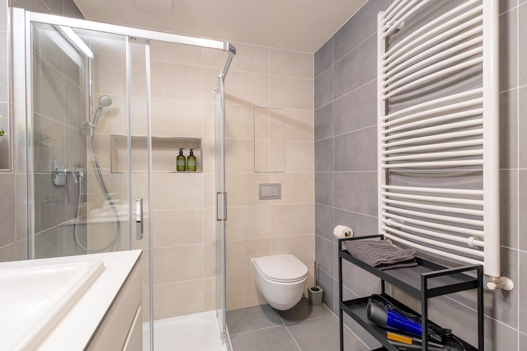Appartement Bright 2Br - 8Th Floor, Balcony, Free Parking - By Gravity Prague Extérieur photo