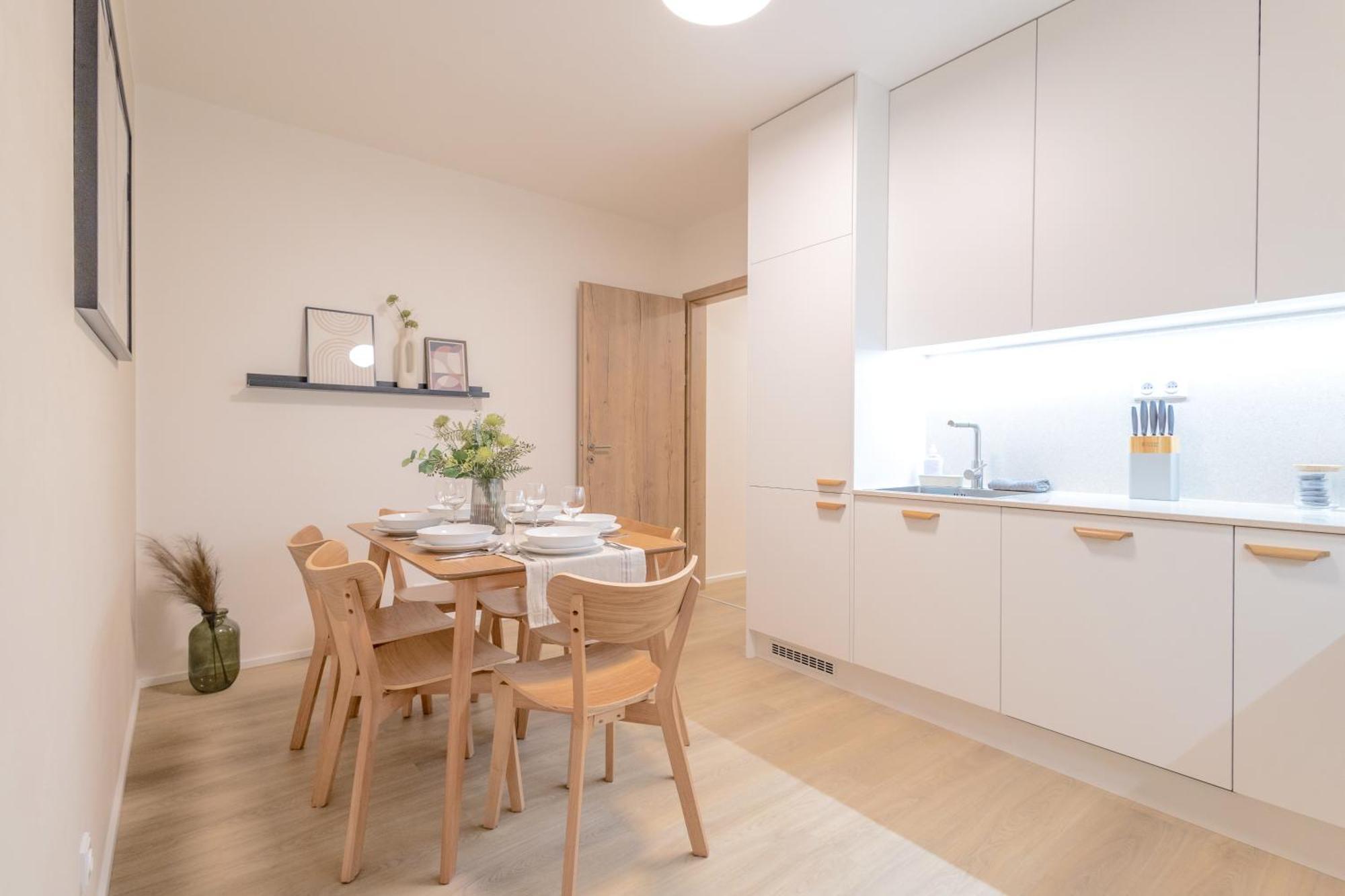 Appartement Bright 2Br - 8Th Floor, Balcony, Free Parking - By Gravity Prague Extérieur photo