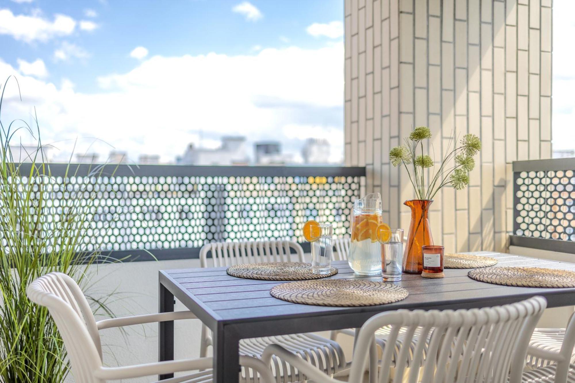 Appartement Bright 2Br - 8Th Floor, Balcony, Free Parking - By Gravity Prague Extérieur photo