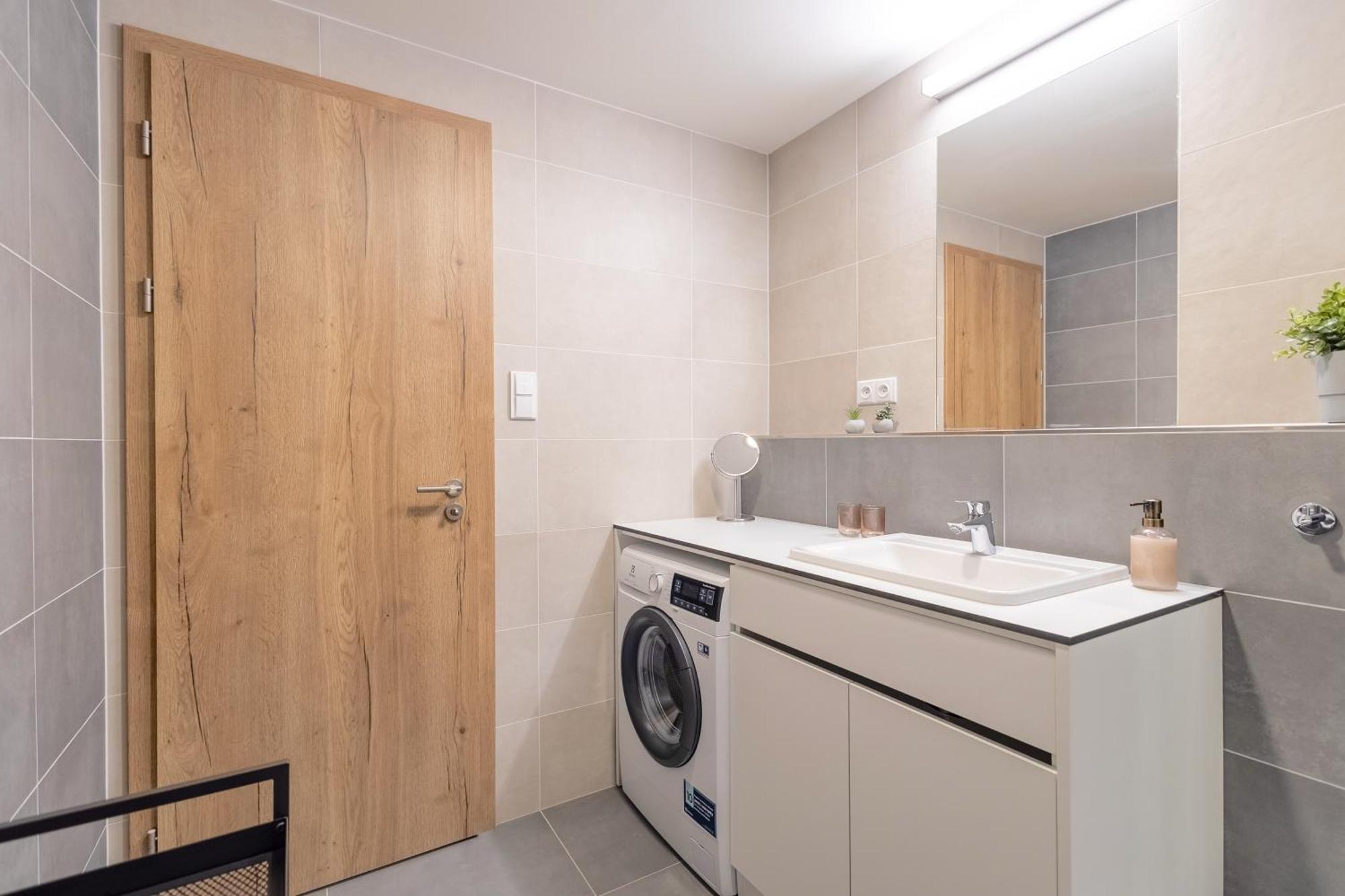 Appartement Bright 2Br - 8Th Floor, Balcony, Free Parking - By Gravity Prague Extérieur photo