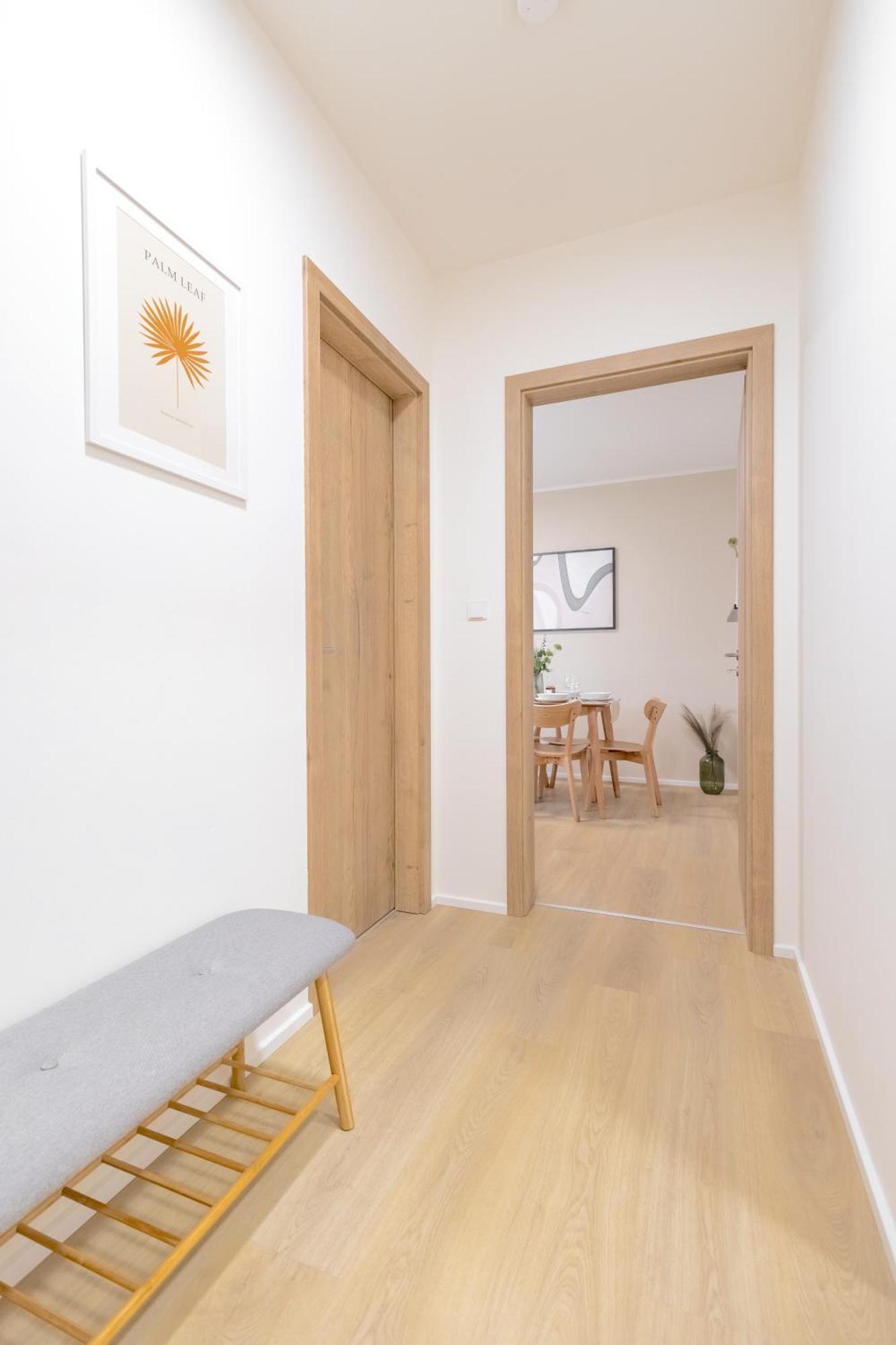 Appartement Bright 2Br - 8Th Floor, Balcony, Free Parking - By Gravity Prague Extérieur photo
