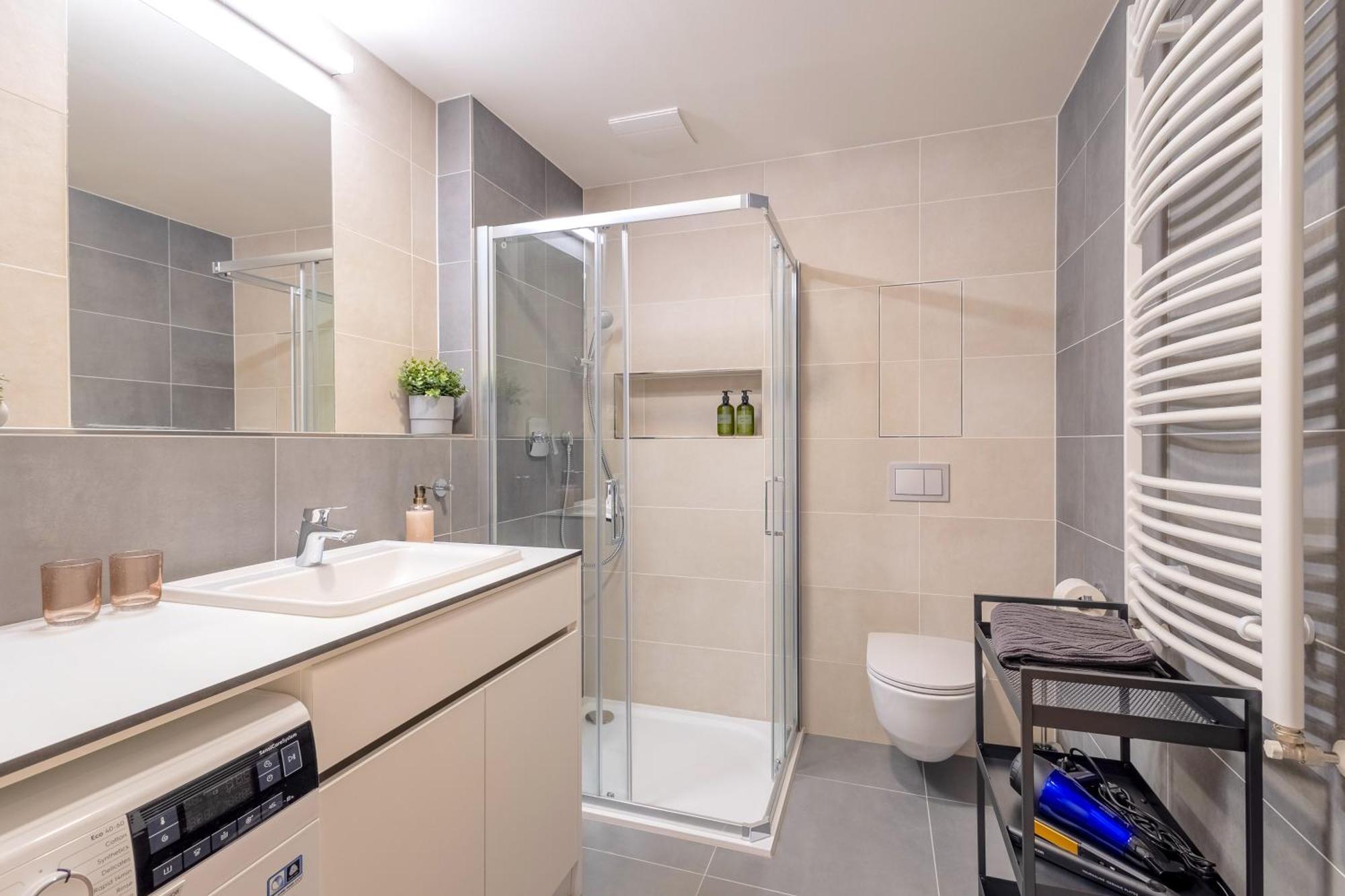 Appartement Bright 2Br - 8Th Floor, Balcony, Free Parking - By Gravity Prague Extérieur photo